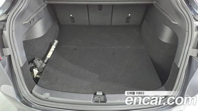 Tesla Model Y — Фото автомобиля 23