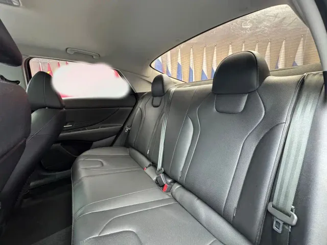 Hyundai Elantra — Фото автомобиля 16