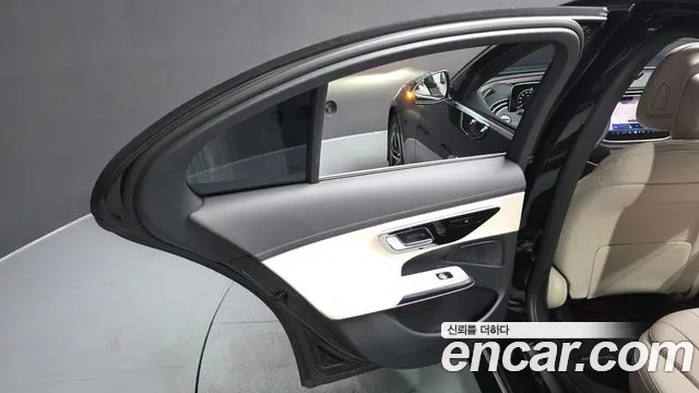 Mercedes-Benz E-Class — Фото автомобиля 20