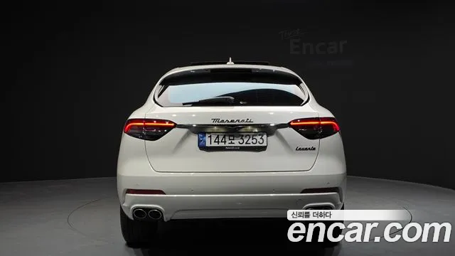 Maserati Levante — Фото автомобиля 4