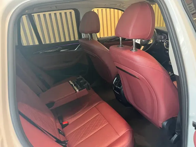 BMW iX3 — Фото автомобиля 12