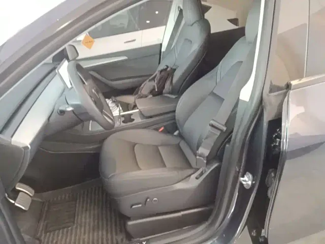 Tesla Model Y — Фото автомобиля 14