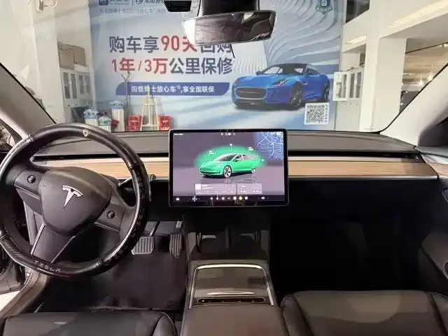 Tesla Model 3 — Фото автомобиля 9
