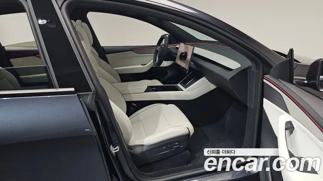 Tesla Model Y — Фото автомобиля 10
