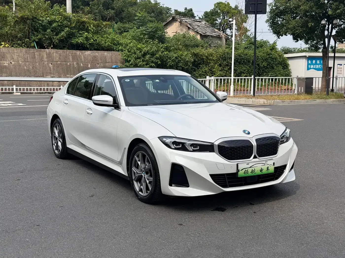BMW BMW i3 2025 eDrive 35 L — Фото автомобиля 2