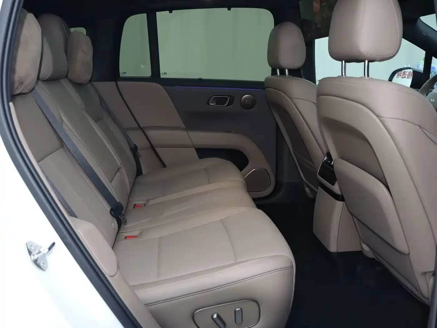 Li Auto Li Auto i6 2025 4WD Base Model — Фото автомобиля 14