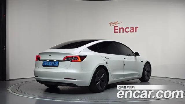 Tesla Model 3 — Фото автомобиля 2
