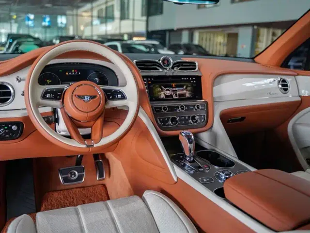 Bentley Bentayga — Фото автомобиля 21
