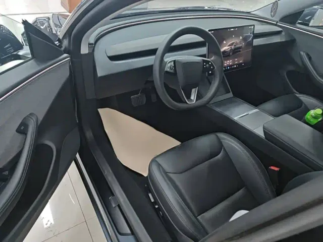 Tesla Model 3 — Фото автомобиля 14