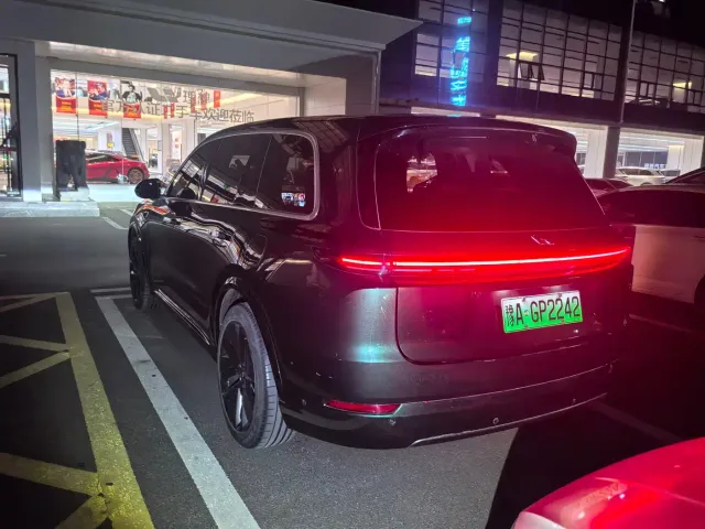 Li Auto L9 — Фото автомобиля 3