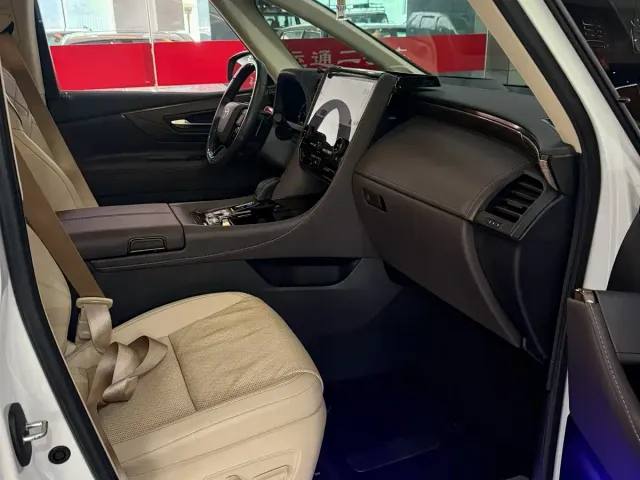 Toyota Alphard — Фото автомобиля 8