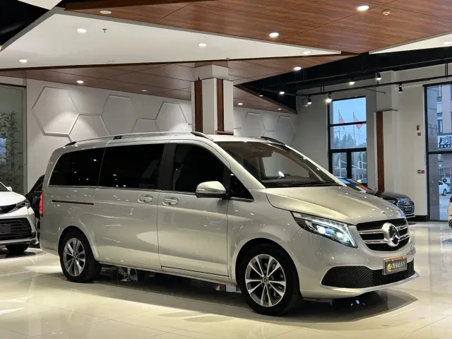 Mercedes-Benz V-Class — Фото автомобиля 4