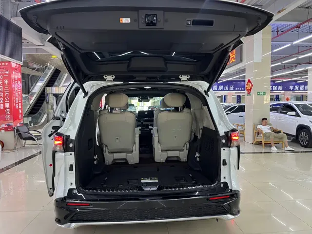 Toyota Granvia — Фото автомобиля 16