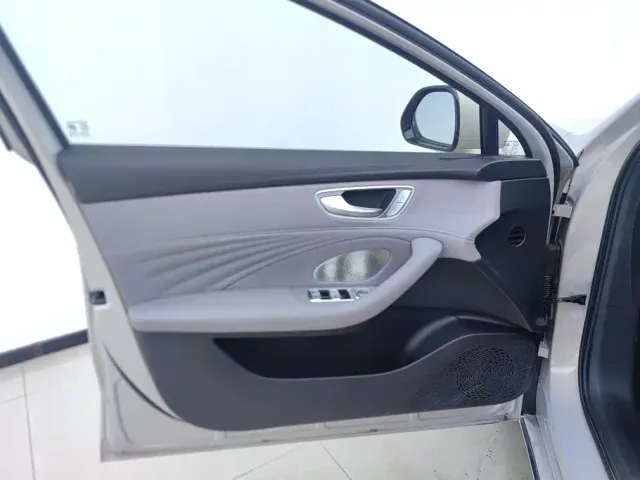 Roewe M7 DMH — Фото автомобиля 7