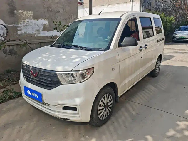 Фотография автомобиля — Wuling Hongguang V