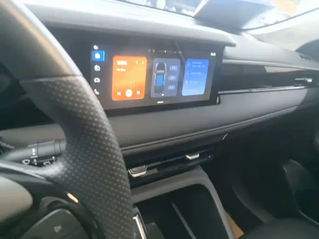 Roewe i5 — Фото автомобиля 12