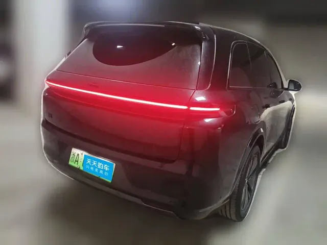 Li Auto L8 — Фото автомобиля 5