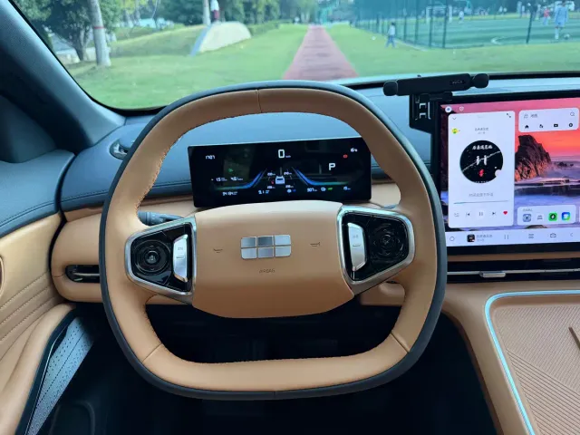 Geely Galaxy Starship 7 EM-i — Фото автомобиля 13