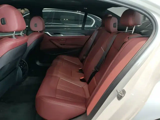BMW 5 Series — Фото автомобиля 16