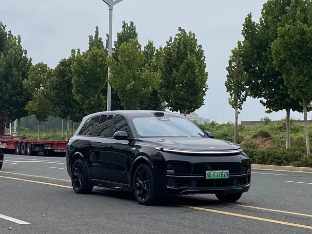 Li Auto L8 — Фото автомобиля 3