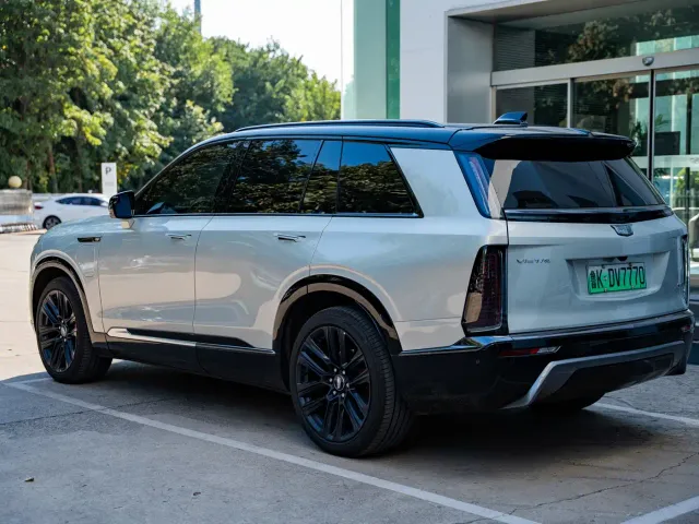 Cadillac Vistiq — Фото автомобиля 4