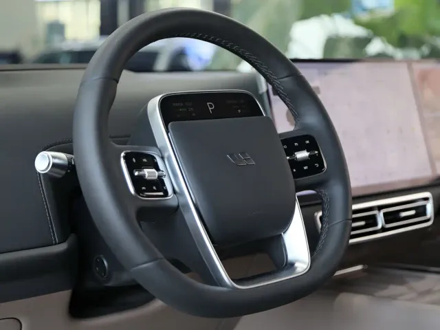 Li Auto L7 — Фото автомобиля 11