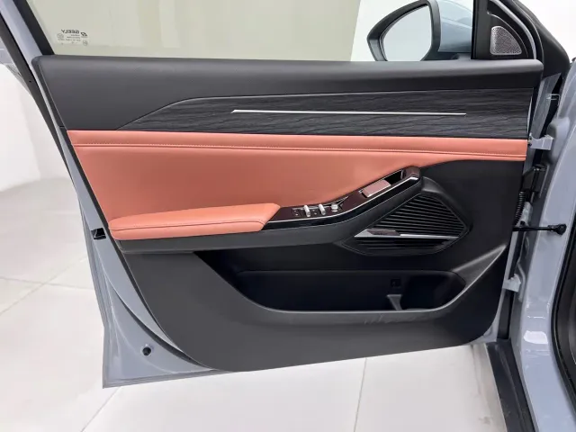 Geely Galaxy L6 — Фото автомобиля 11
