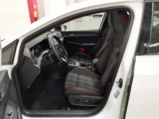 Volkswagen Golf GTI — Фото автомобиля 10