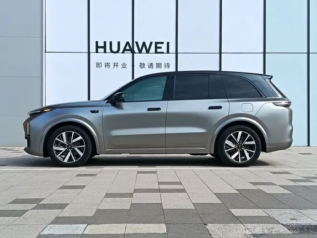 Li Auto L8 — Фото автомобиля 11