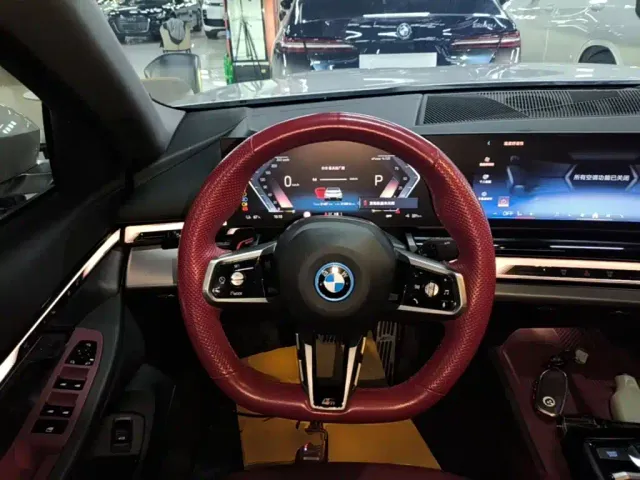 BMW i5 — Фото автомобиля 10