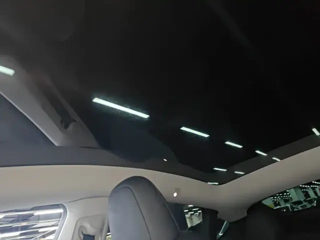 Tesla Model Y — Фото автомобиля 17