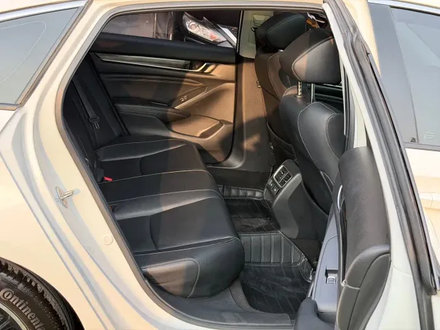 Honda Accord — Фото автомобиля 10