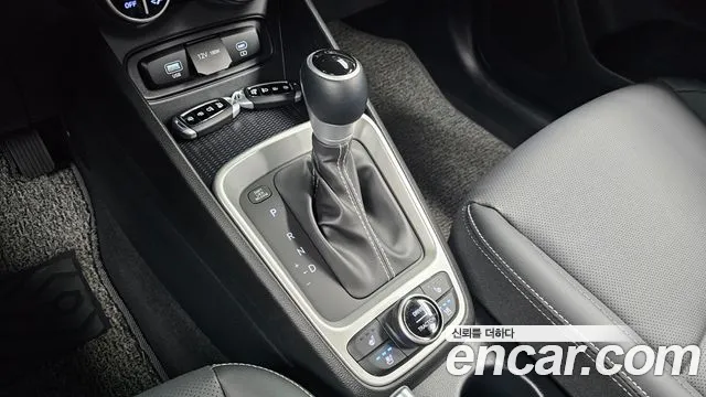 Hyundai Venue — Фото автомобиля 12