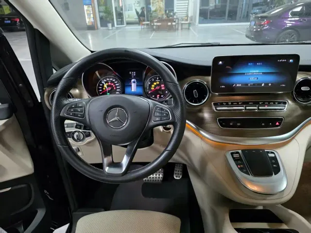 Mercedes-Benz V-Class — Фото автомобиля 7