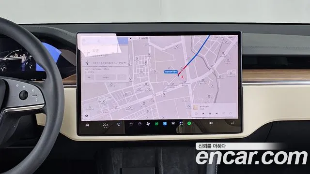 Tesla Model X — Фото автомобиля 19