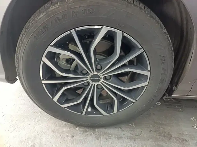 Roewe iMAX8 — Фото автомобиля 22
