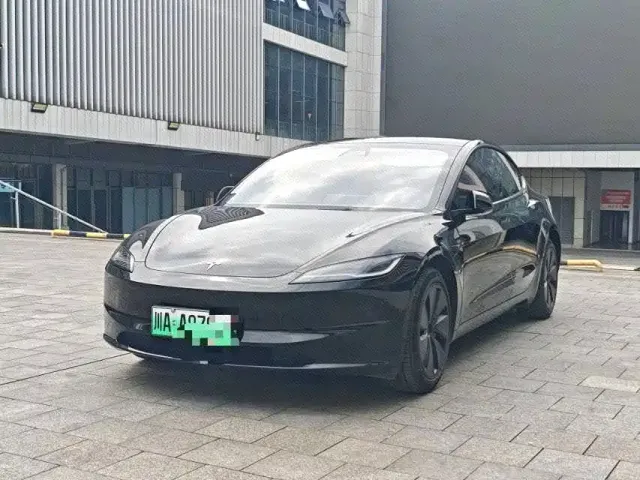 Фотография автомобиля — Tesla Model 3