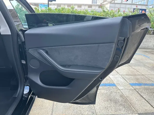Tesla Model Y — Фото автомобиля 27