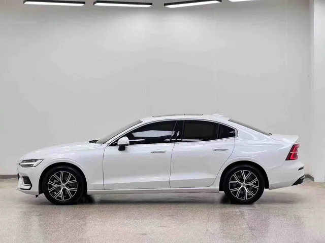 Volvo S60 — Фото автомобиля 7
