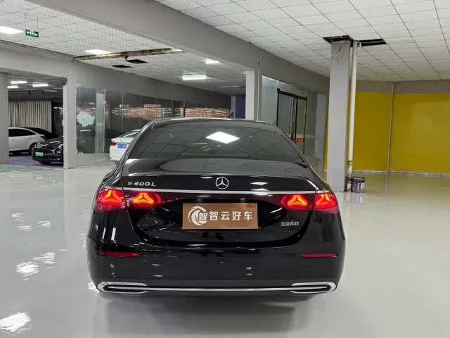 Mercedes-Benz E-Class — Фото автомобиля 8