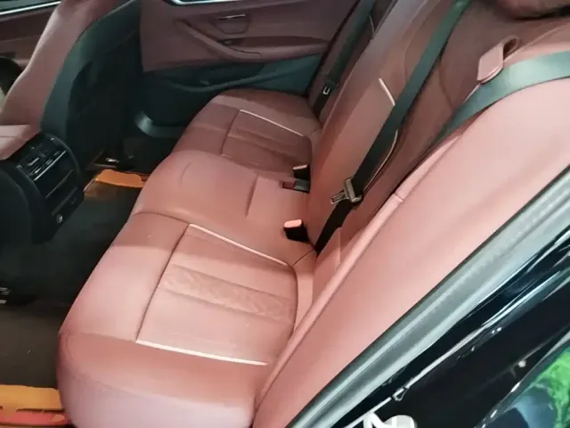 BMW 5 Series — Фото автомобиля 12