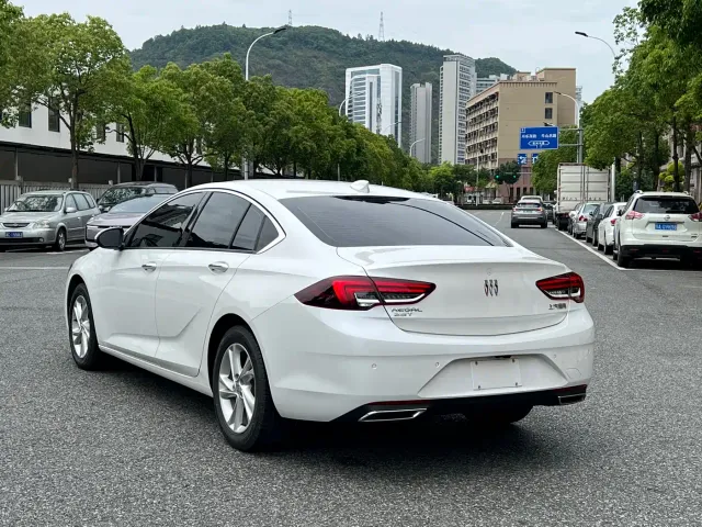 Buick Regal — Фото автомобиля 11