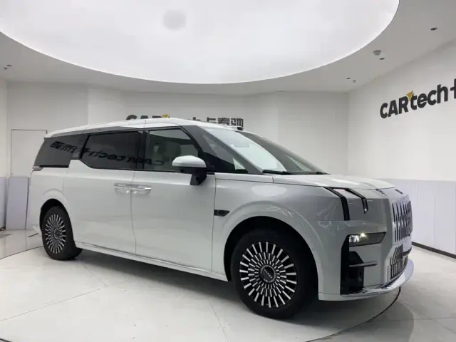ZEEKR Zeekr 009 2024 6-seat Executive AWD 108kWh — Фото автомобиля 2