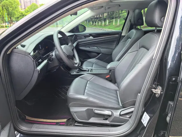 Volkswagen Passat — Фото автомобиля 10