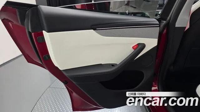 Tesla Model Y — Фото автомобиля 14