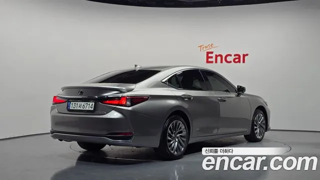Фотография автомобиля — Lexus ES Generation 7