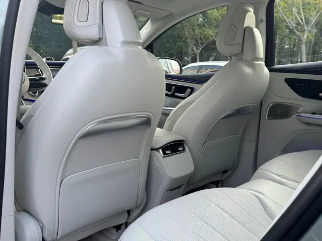Mercedes-Benz EQE SUV — Фото автомобиля 18