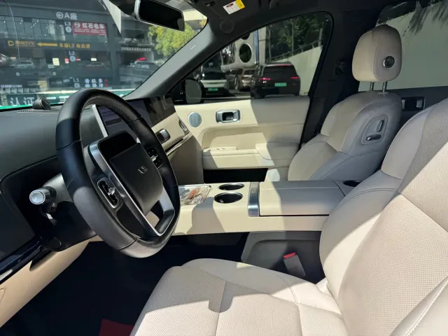 Li Auto L8 — Фото автомобиля 5