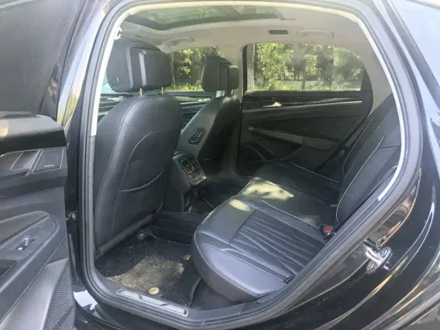 Volkswagen Passat — Фото автомобиля 10