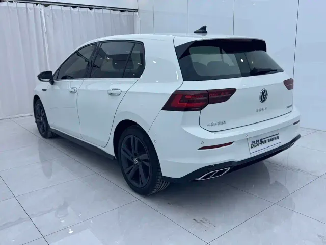 Volkswagen Golf — Фото автомобиля 6